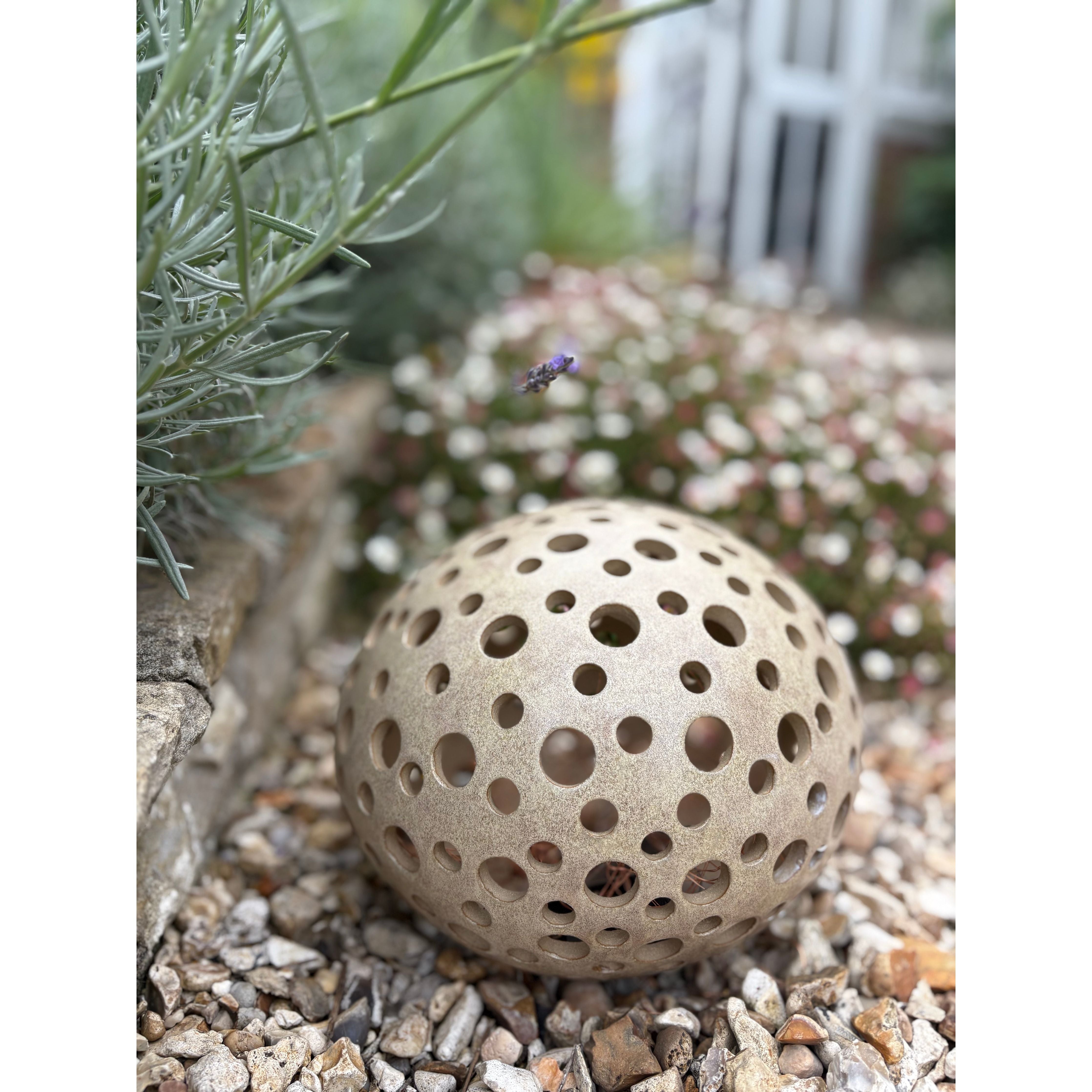 SOLAR GARDEN LIGHT