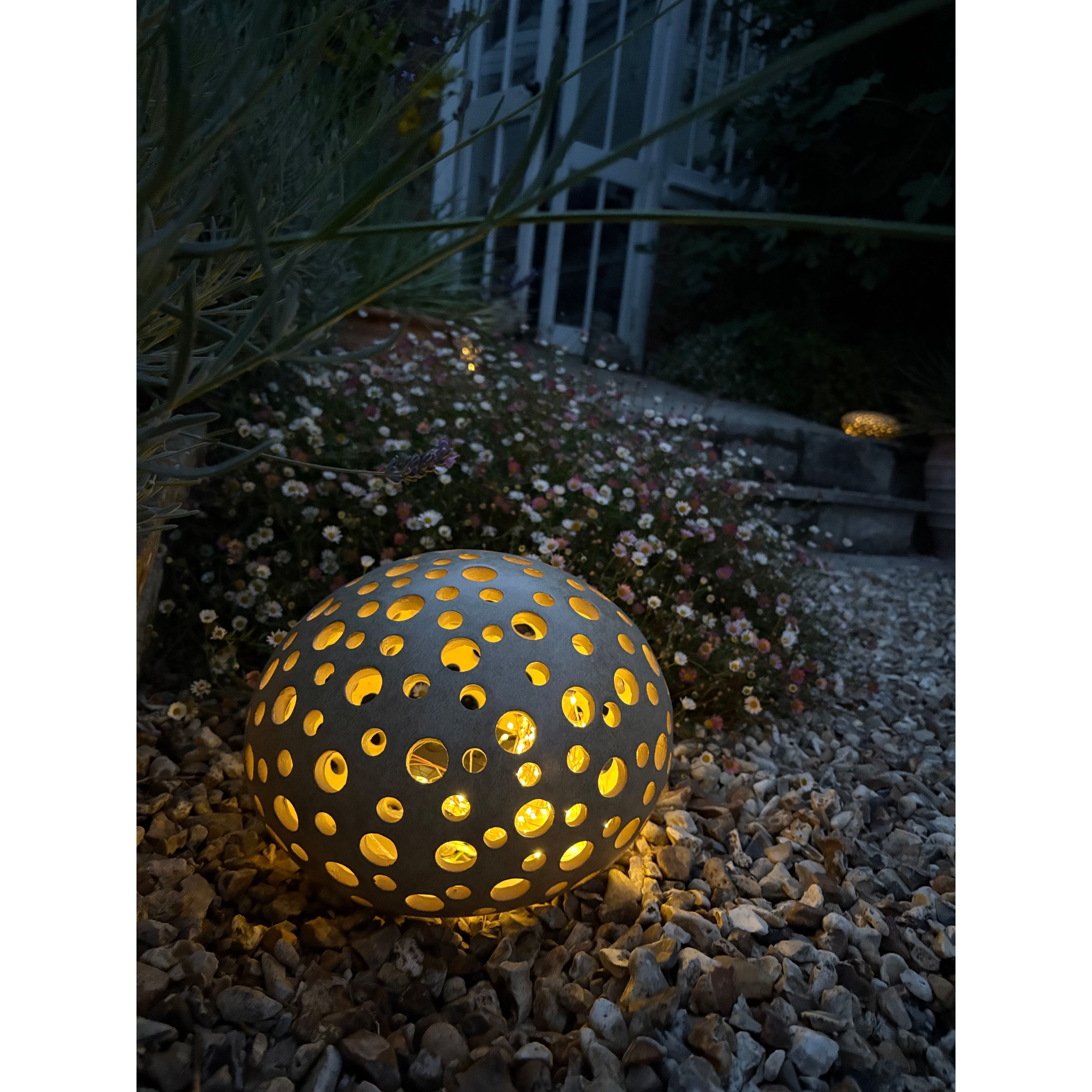 SOLAR GARDEN LIGHT