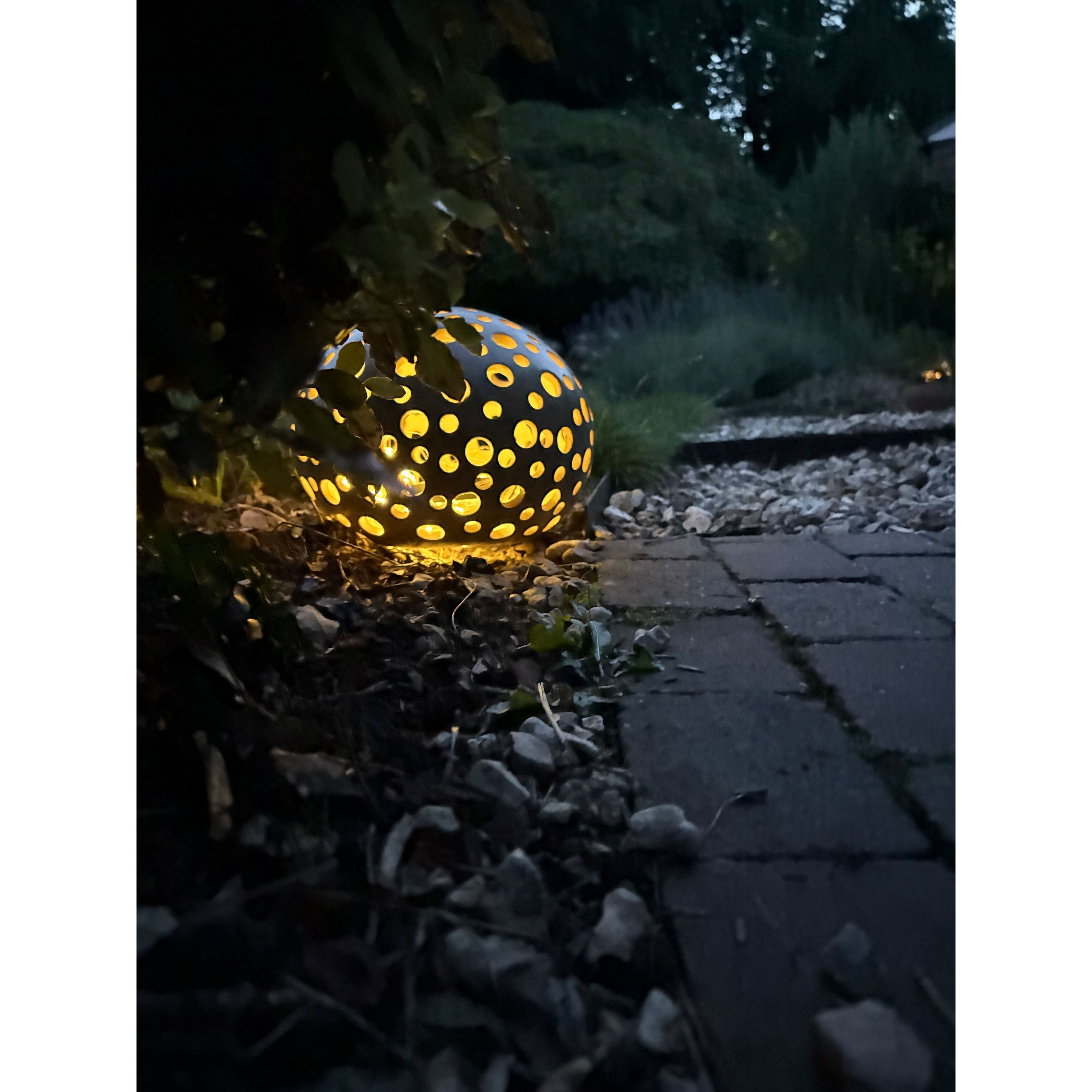 SOLAR GARDEN LIGHT